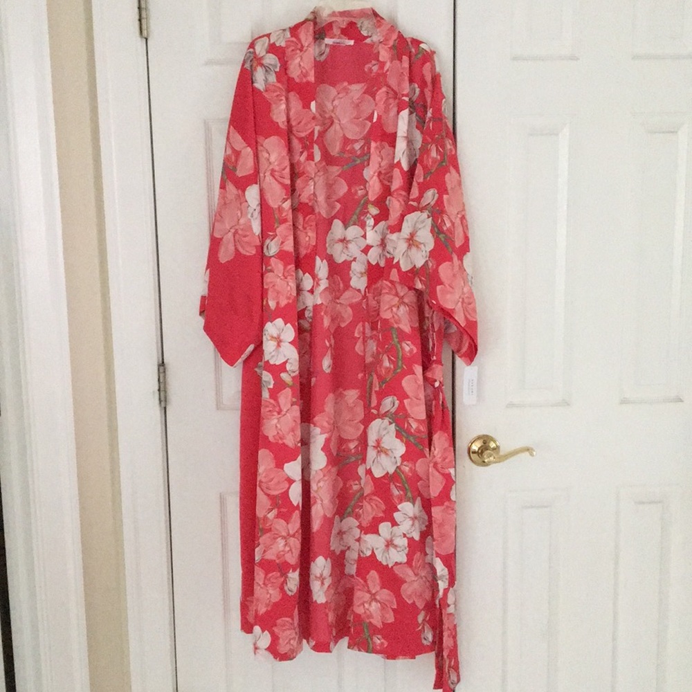NWT NATORI PRIVATE LUXURIES RED FLORAL  ROBE